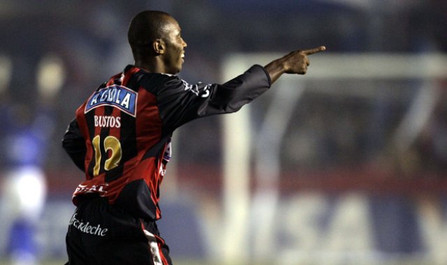 Rubén Darío Bustos debutó con el América de Cali pero es uno de los ídolos que tiene la afición rojinegra. Archivo