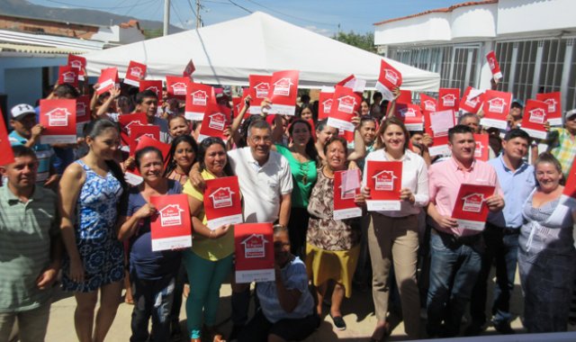 El alcalde Orlando Sandoval informó que se gestionó en cuatro años la titulación de 400 predios. Jean Javier García