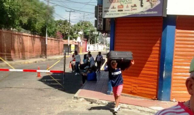 Las áreas cercanas a los puentes internacionales han registrado una presencia importante de transeúntes Eilyn Cardozo