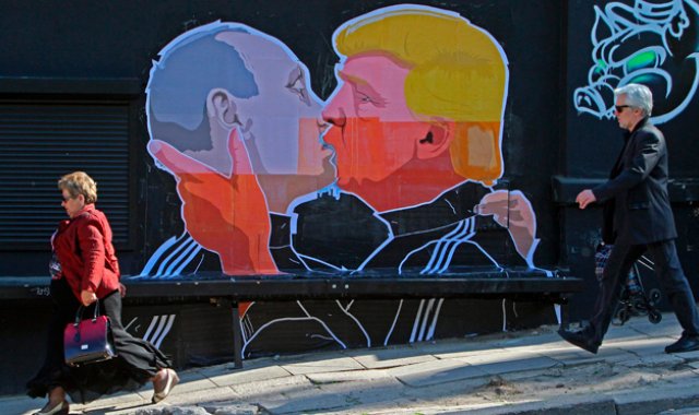 El mural está en una pared de un restaurante de la capital de Lituania, Vilnius. AFP