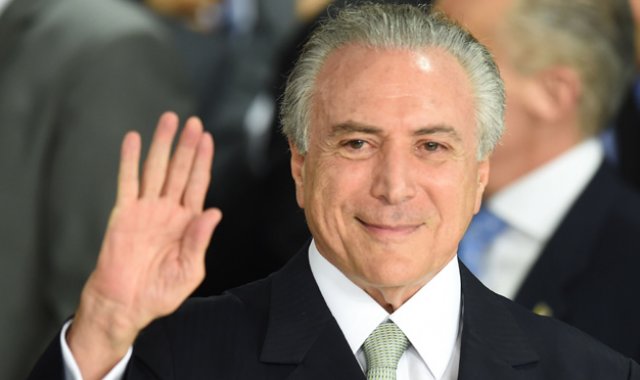 Su equipo ya recibió críticas y cuestionamientos, en particular por la ausencia total de mujeres y negros. AFP