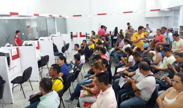 La falta de cultura de los empresarios y la situación económica de la frontera hacen que el número de empresarios que no renuevan el registro mercantil a tiempo, sea superior a los que si lo realizan. Archivo