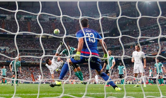 El Real Madrid ha reiterado su interés de mantener en su nómina al colombiano. Archivo