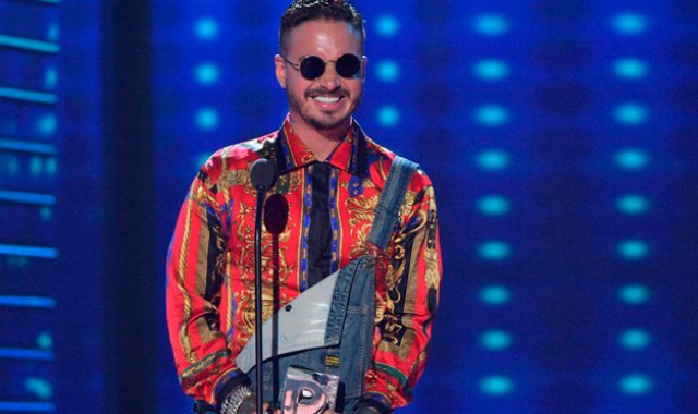 J Balvin fue el único colombiano que ganó el jueves en los Premios Juventud.  Colprensa