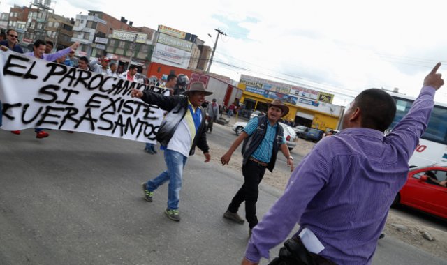 Después de 46 días el Gobierno y los transportadores se pusieron de acuerdo un acuerdo para levantar un paro días que afectó la economía, el abastecimiento de víveres y la movilidad en el país. Colprensa