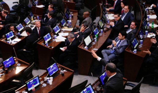 El debate tomó fuerza con la intervención de la senadora uribista Paloma Valencia. Colprensa