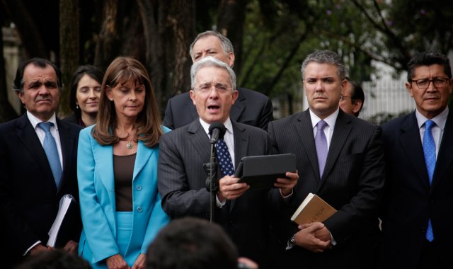 "La refrendación en el Congreso tiene problemas jurídicos y políticos", expresó uribe. Colprensa