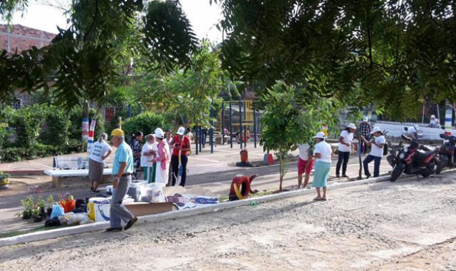 Niños y adultos de La Divina Pastora le cambiaron la cara al parque principal y trabajaron en equipo para recuperar este espacio de integración y esparcimiento. Cortesía
