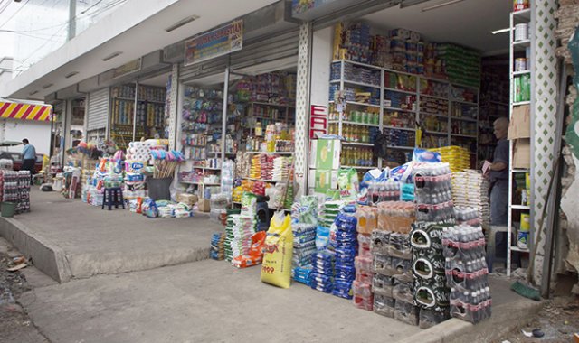 Mercancía del sector de la moda, alimentos e hidrocarburos, fueron los productos con mayores aprehensiones en 2015. Archivo