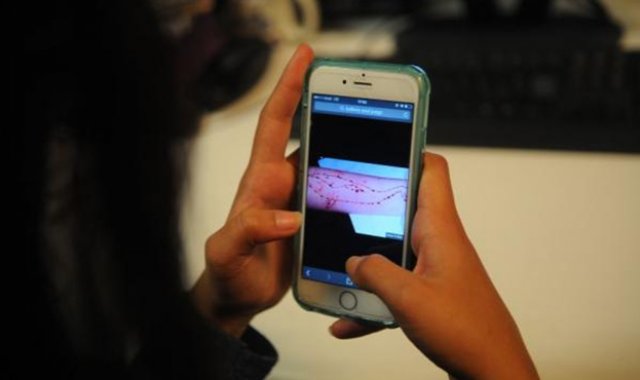 La joven de 13 años se hirió a sí misma cuando cumplía uno de los desafíos que propone el juego y se cortó el brazo con el filo de un sacapuntas para poder dibujar con sus cicatrices la silueta de una ballena. Tomada de Internet