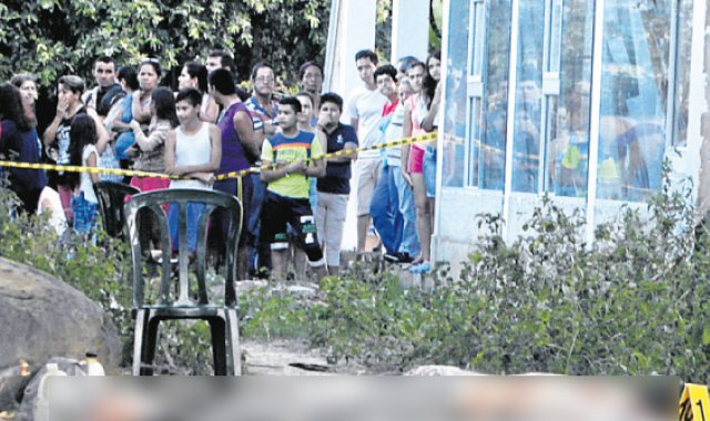 El hombre quedó en medio del embudo y la gasolina. Cristian Herrera