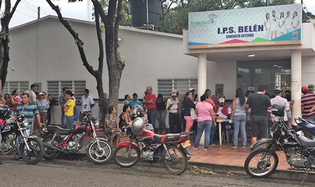 Usuarios de IPS de Belén y Loma de Bolívar se quejaron el lunes por las demoras en la programación de las citas médicas. Orlando Carvajal