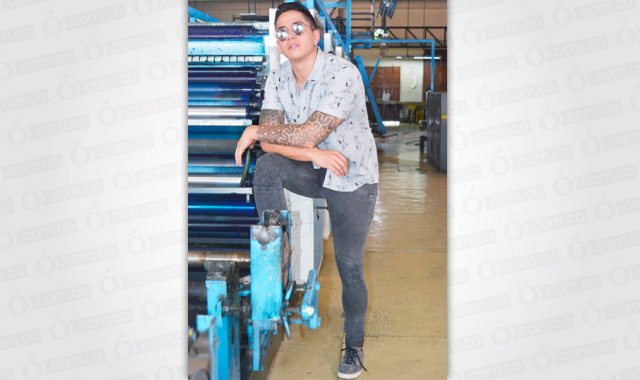 Andy Rivera estuvo en el periódico La Opinión para dar a conocer su nuevo sencillo ‘Bailando fue’ y compartió con los internautas. Edinsson Figueroa