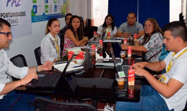 A la reunión asistieron en representación de las Víctimas Paola Viviana Jaimes y Sandra Neira, quienes serán los enlaces con las comunidades para socializar el proyecto. Cortesía