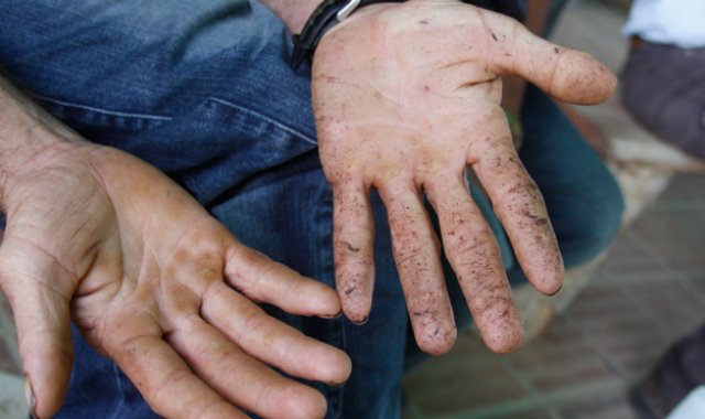 Los venezolanos, por la mitad de lo que le pagan a los colombianos, han decidido convertirse en ‘raspachines’, en busca de ingresos que mejoren su calidad de vida en el país vecino. Archivo