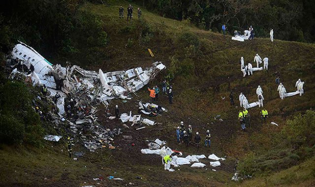 Hace un año, el avión Avro RJ85 de LaMia se estrelló en un cerro del municipio La Unión, donde murieron 71 personas. AFP