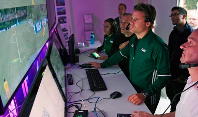 El tiempo de prueba del videoarbitraje terminará en unos meses. Archivo