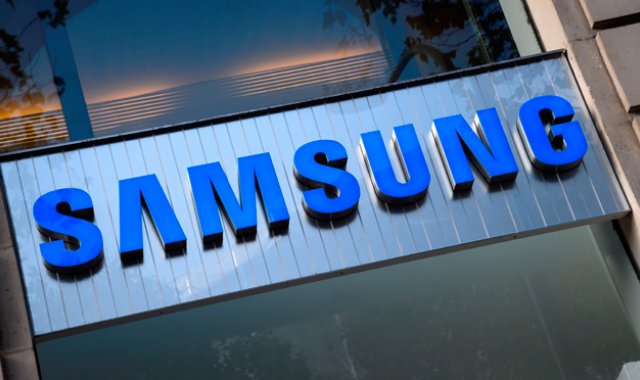 Esta foto muestra la tienda de Samsung en París, Francia, país en donde el gigante surcoreano de la electrónica es acusado de abusos laborales. AFP