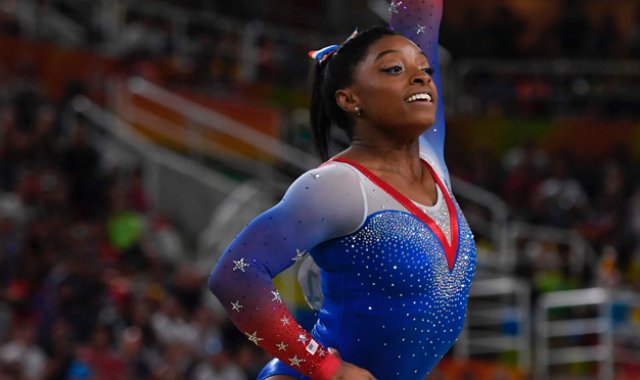 "Yo también soy una de las muchas sobrevivientes que fueron abusadas sexualmente por Larry Nassar", escribió la gimnasta Simone Biles en Twitter. Archivo
