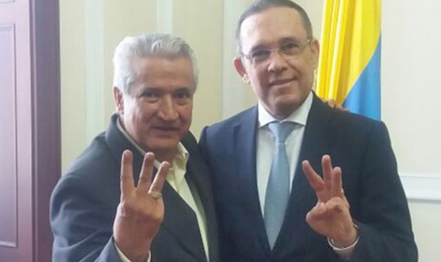 el senador Efraín Cepeda Sarabia (derecha) en compañía del exdiputado de Norte de Santander, Guillermo Reyes. Cortesía