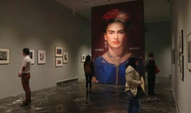 La exposición exhibirá los retratos más humanos de Frida Khalo. Internet
