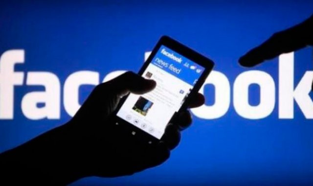 Facebook asegura nunca haber vendido esta información.  Internet