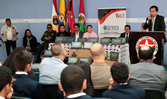 El gobernador hizo entrega de los equipos junto al representante a la Cámara Wilmer Carrillo, los diputados Rafael Cáceres y John Edison Ortega, integrantes de su gabinete y autoridades locales. Cortesía