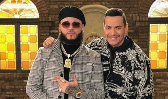 Víctor Manuelle (derecha) aseguró que creó otra versión de la canción "donde se corrigen ambos errores graves". Internet