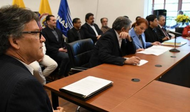 Mesa de diálogos para la Paz de Colombia con sede en Quito - Ecuador. Colprensa