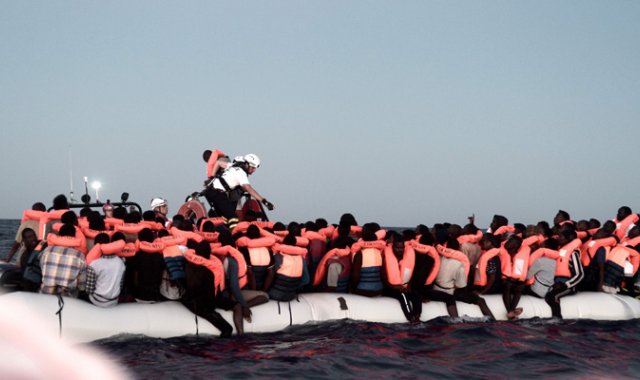 Migrantes rescatados por el barco Aquarius de la oenegé. AFP