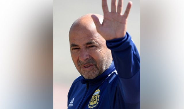 El técnico de Argentina deberá replantear su esquema de juego. AFP