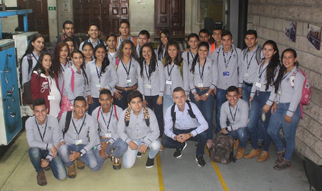 Estudiantes del Sena. Giovanny Rojas