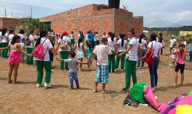 250 estudiantes del instituto de formación técnica sistematizado brindaron atención a la comunidad. Cortesía