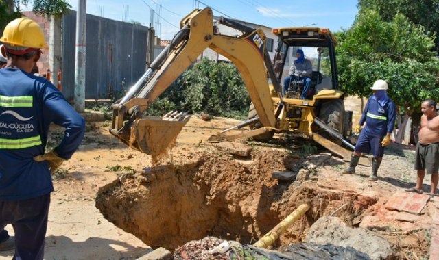 La contratación de personal para el suministro de servicios públicos aumentó 119,3% en el trimestre abril-junio de este año, llegando a 3.213 trabajadores. Archivo