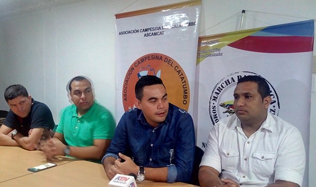 El líder fue retenido por hombres armados.  La Opinión