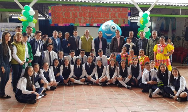 En el colegio Alonso Carvajal Peralta se llevó a cabo la socialización de la propuesta educativa Manejo integral de la microcuenca La Viuda, con participación de Corponor. Cortesía