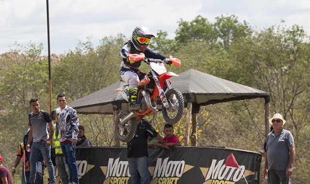 Sobre la vía a Puerto Santander, única pista para la práctica de este deporte, se encuentra el Crossodromo Internacional Las Palmas. Juan Pablo Cohen