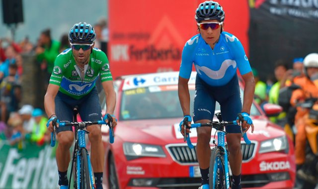 "Es difícil ganar, aunque a veces no se le da importancia. Nos vamos de la Vuelta con una reflexión que debemos analizar", dijo Quintana (derecha), quien llegó a la meta junto a su compañero Alejandro Valverde. AFP