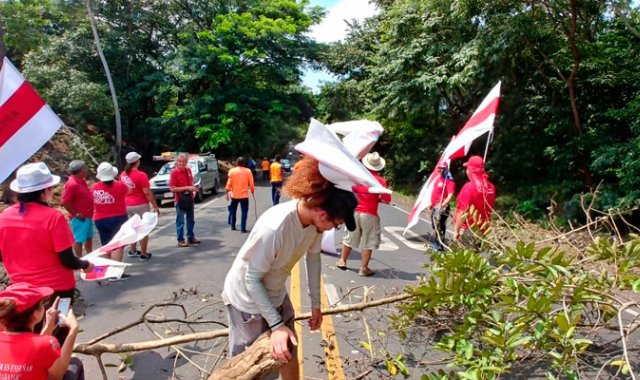 La huelga inició el lunes 10, y no hay perspectivas de que termine, luego de que los sindicatos rechazaran la propuesta del presidente Carlos Alvarado de dialogar. Twitter