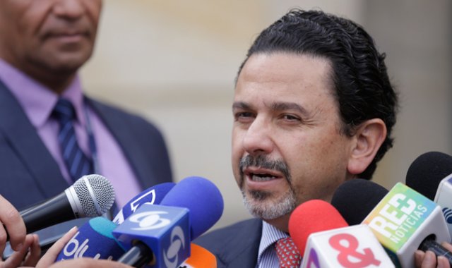 Alto comisionado para la Paz, Miguel Ceballos.
 Colprensa