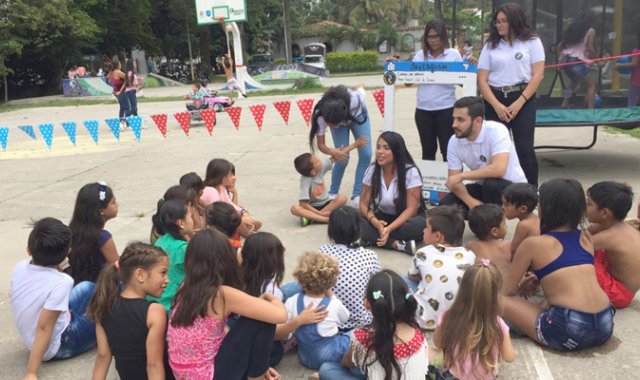 En espacios abiertos se ejecutaron las actividades del programa Camino con valores, que buscó estimular en la población infantil nuevas formas de relacionarse con los semejantes.
Cortesía