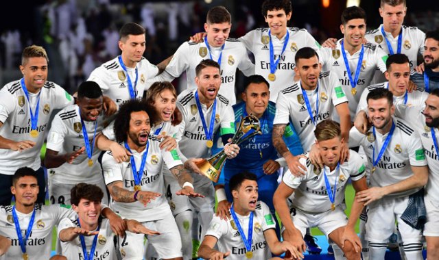 El Real Madrid se quedó con la copa.  AFP