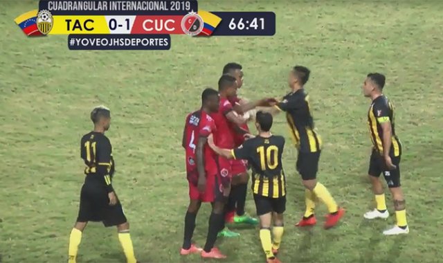 Durante el transcurrir del juego hubo momentos álgidos, con varias faltas de parte de ambos clubes. Captura de video