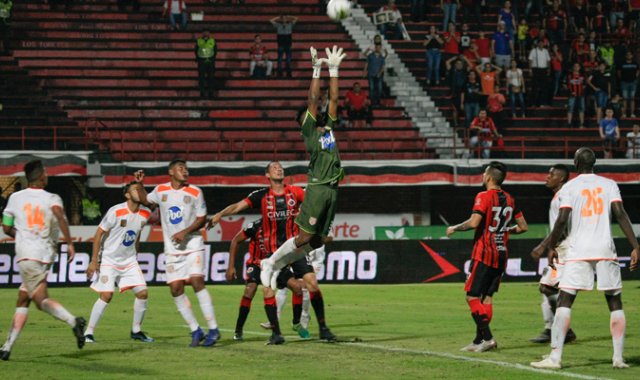 El equipo motilón, que dominó todo el partido, empató ayer 1-1 en el estadio General Santander ante el Envigado. Mario Franco