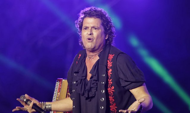 El colombiano Carlos Vives está nominado en dos categorías. Se espera que ponga bailar a todo el público en la gala. Archivo
