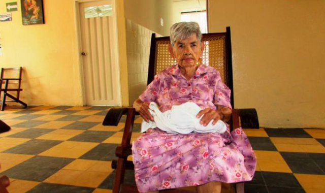 Sara Corz no ve ni habla y el asilo quiere que ella ingrese al libro de Guinness Records. Vanguardia Liberal