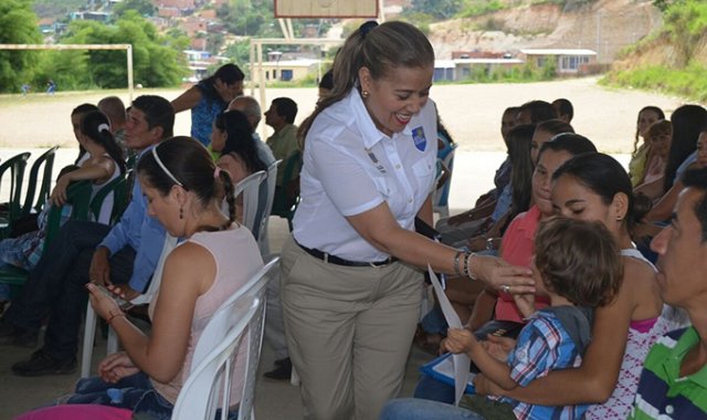 La defensa de la alcaldesa de Ocaña, Miriam Prado, ha dicho que apelará el fallo de la Procuraduría Provincial que la destituye e inhabilita por 11 años, por supuestas irregularidades en un contrato.
Archivo