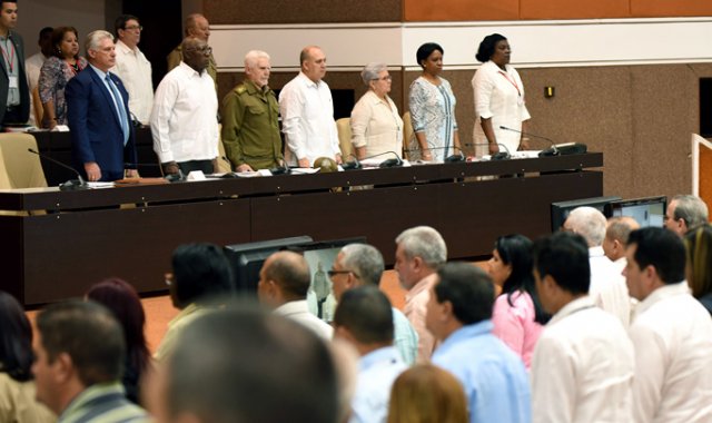 En la sesión de la Asamblea Nacional, el presidente de Cuba, Miguel Díaz-Canel, reconoció que la isla arrastra una ineficiencia administrativa, falta de ahorro e insuficientes ingresos por exportaciones. EFE