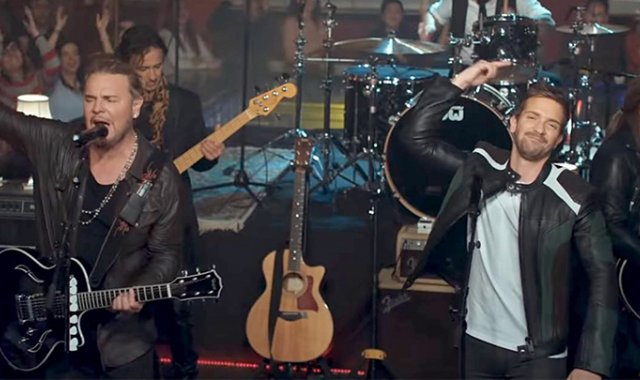 La banda de pop rock mexicana Maná lanzó una versión de su popular clásico “Rayando el sol” con el español Pablo Alborán. Internet