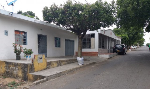 Dos hombres desconocidos arribaron en una moto hasta una casa ubicada en la calle 9 entre avenidas 2 y 3 de Comuneros para cometer el ataque. 
 La Opinión